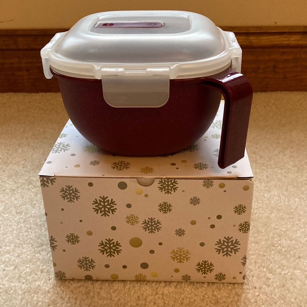 Lock & Lock 34 Ounce Storage Container - Brand New